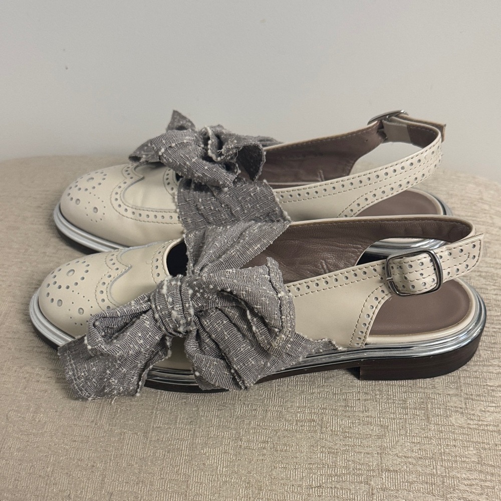 AGL Brogue’s Cream Patent Leather Bow Slingback Flats - Picture 3 of 9